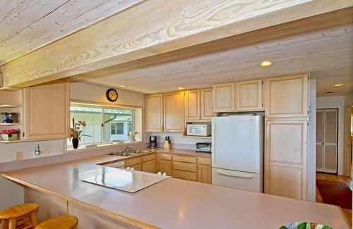 Pupukea House | North Shore beachfront, luxury with hot tub and air conditioning