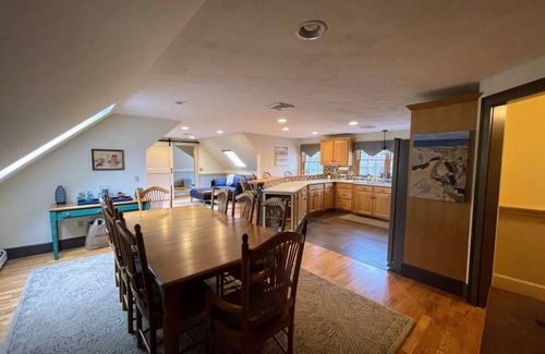 Seabrook Apartment | North Shore Getaway for Adults