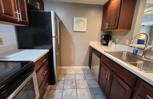 Traverse City Condo | North Shore Inn Traverse City - Unit 103