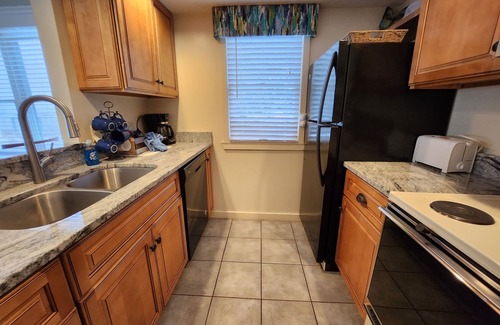 Traverse City Condo | North Shore Inn Traverse City - Unit 106