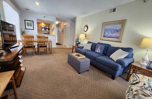 Traverse City Condo | North Shore Inn Traverse City - Unit 106