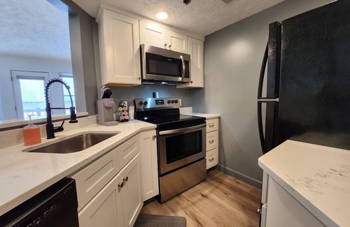 Traverse City Condo | North Shore Inn Traverse City - Unit 203