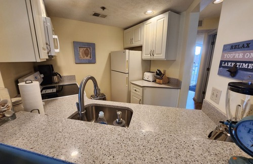 Traverse City Condo | North Shore Inn Traverse City - Unit 301