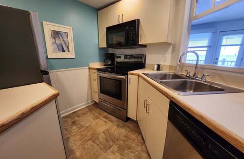 Traverse City Condo | North Shore Inn Traverse City - Unit 308