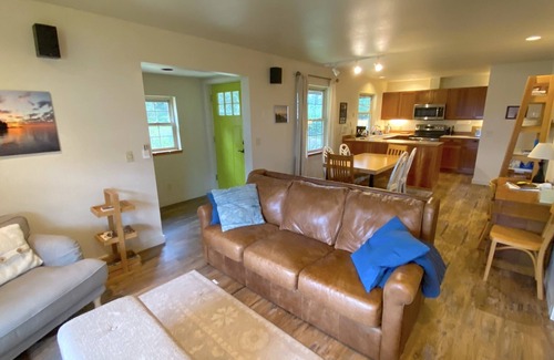Eastsound House | North Shore Retreat: Private Beach Access, Tennis/Pickleball Court, Pets Welcome