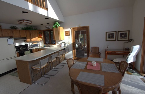 Manistique Cabin | North Shore Retreat: Golden Leaves & Crisp Breezes – Fall in Love with the U.P