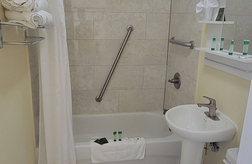 Algoma District Hotel | North Shore Wayside Inn
