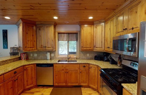 Island Park Cabin | North Star Lodge* Hot Tub, 7Br, 4Ba, Wifi, Satellite Tv, 30 Miles to Yellowstone