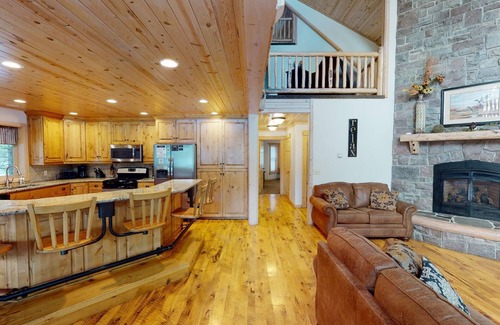 Island Park Cabin | North Star Lodge* Hot Tub, 7Br, 4Ba, Wifi, Satellite Tv, 30 Miles to Yellowstone