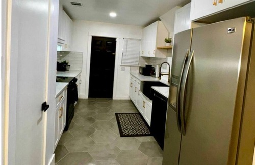 Shearer Hills - Ridgeview House | North Star Nook/Modern Central SA Home just 7 minutes to the Airport!