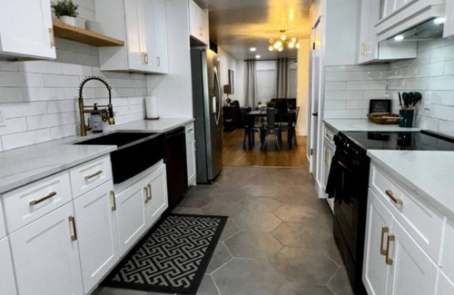 Shearer Hills - Ridgeview House | North Star Nook/Modern Central SA Home just 7 minutes to the Airport!