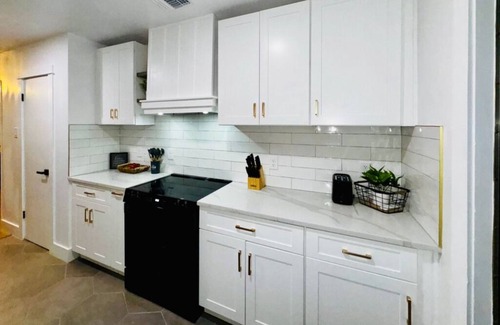 Shearer Hills - Ridgeview House | North Star Nook/Modern Central SA Home just 7 minutes to the Airport!