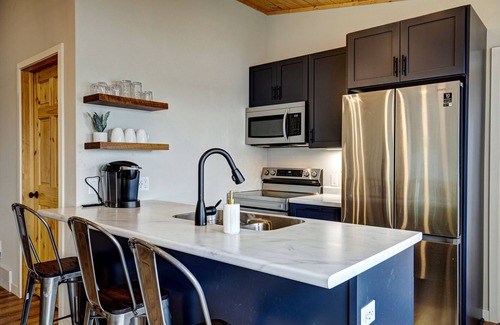 Tomahawk Cabin | North Star Retreat: Fully Renovated, Duplex-Style Cabin on Beautiful Somo Lake