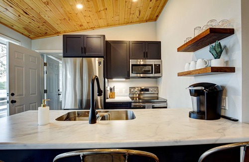 Tomahawk Cabin | North Star Retreat: Fully Renovated, Duplex-Style Cabin on Beautiful Somo Lake