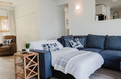 Howe House | North Twin Clover - Lake Front - Kayaks - Short drive to Shipshewana