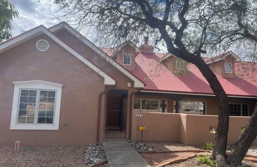 Rio Grande Blvd House | North Valley Executive Home