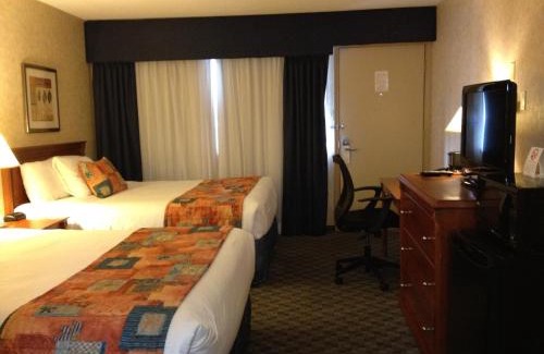 Pemberton Heights Hotel | North Vancouver Hotel