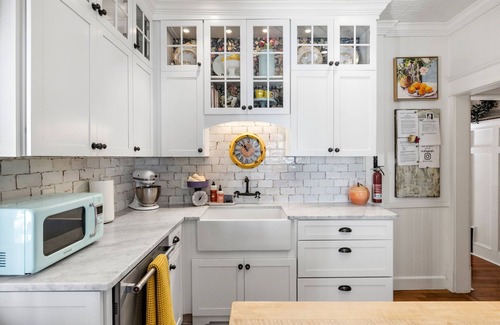 Prescott House | North Vernon~ Vintage Retreat in the ❤️ of Prescott!