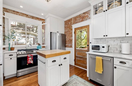 Prescott House | North Vernon~ Vintage Retreat in the ❤️ of Prescott!
