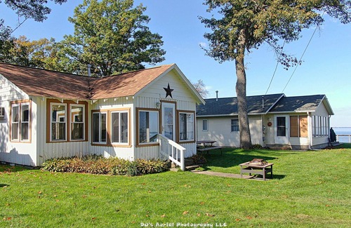 Prudenville Cottage | North View Cabins #2 - Cozy 2Bed/1Ba Cabin with Private Deck on the Lake!