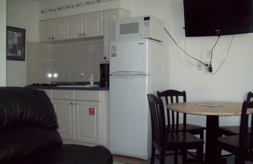 North Wildwood Condo | North Wildwood Condo, Steps to the Beach AND Pool, $410.00 to $1085.00 weekly.