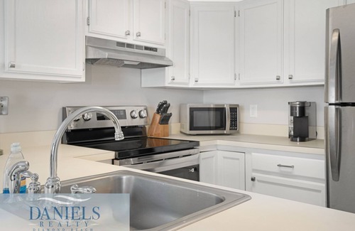 North Wildwood Condo | North Wildwood condo steps from the Beach!