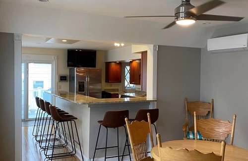 North Wildwood House | North Wildwood single family house with deck and relaxing porch!