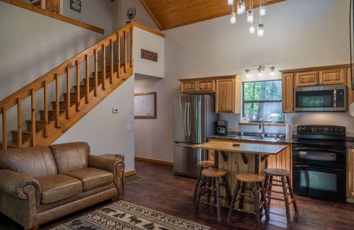 Blairsville Apartment | North Woods with Hot Tub