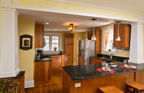 Northampton House | Northampton/Smith 3BR Home – A/C, Porch, Waterfall Garden, Walk Everywhere