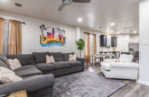 Pflugerville House | NorthATX Urban Oasis Pool 5BR 2BA Game room Office