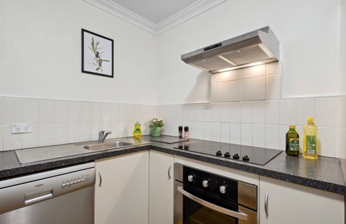Northbridge Apartment | Northbridge Escape: Poolside Comfort & WiFi