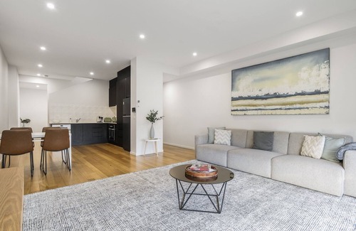 Northcote House | Northcote 3-Bed Townhouse Near Cafés & Shops