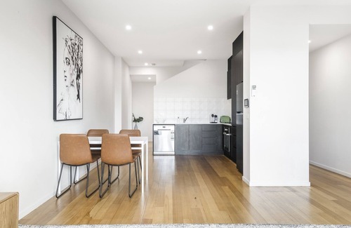 Northcote House | Northcote 3-Bed Townhouse Near Cafés & Shops