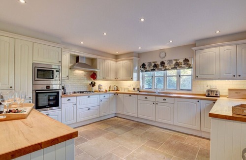 Burrington House | Northcote Lodge - Three Bedroom House, Sleeps 6