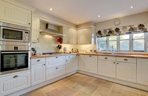 Burrington House | Northcote Lodge - Three Bedroom House, Sleeps 6