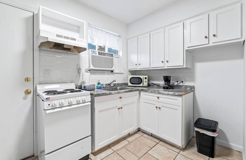 Springfield Apartment | Northeast Florida Retreat