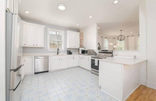 Springfield Apartment | Northeast Florida Retreat