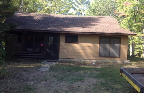Hillman Cabin | Northeast Michigan Lake Front Cabin (Pet Friendly)