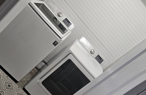 Cloverleaf House | Northeast townhome ready to host you
