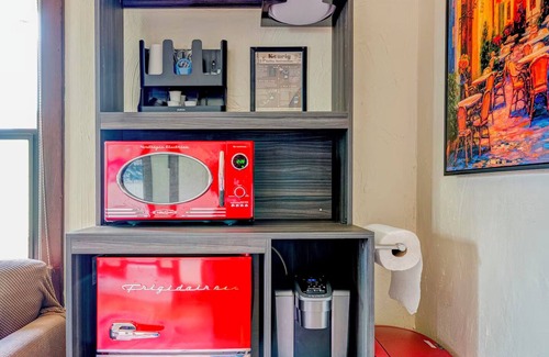 West End House | Northend Charmer! Your own Private space and bathroom in Tacoma’s beautiful NE.