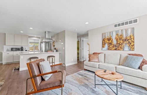 North End Condo | Northend Hillside Retreat Relax & Unwind