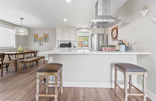 North End Condo | Northend Hillside Retreat Relax & Unwind