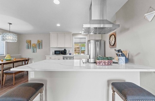 North End Condo | Northend Hillside Retreat Relax & Unwind