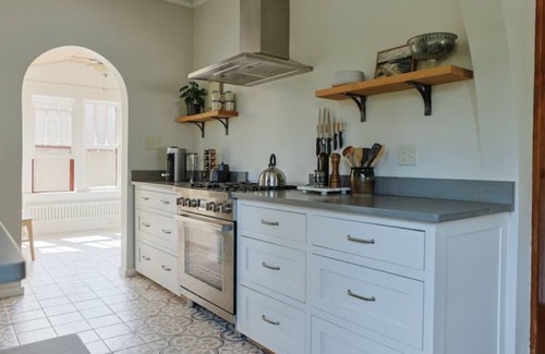 Elberta House | Northern Arches - 4 season home 5 min to beach & Frankfort
