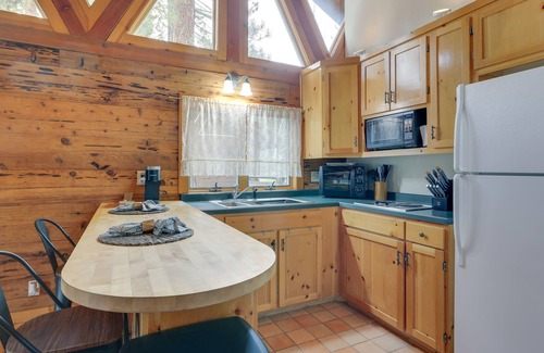 Sloat Cabin | Northern California Vacation Rental w/ River Views