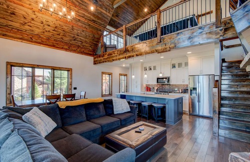 Elk Park House | Northern Exposure at Eagles Nest - Views! Covered porch, walk to the Winery and Sportsmans Lodge!