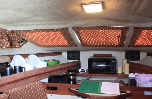 Newport Boat Rental | Northern Exposure Romantic Cabin Boat Stay