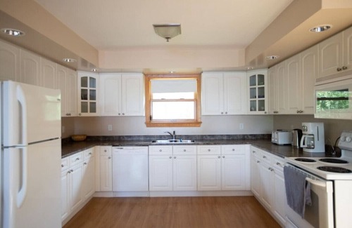 Nipissing House | Northern Hideaway - 3 bedroom 4 season Home