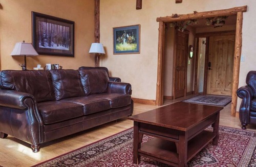Marble Cabin | Northern Lights 4-Bedroom Lodge