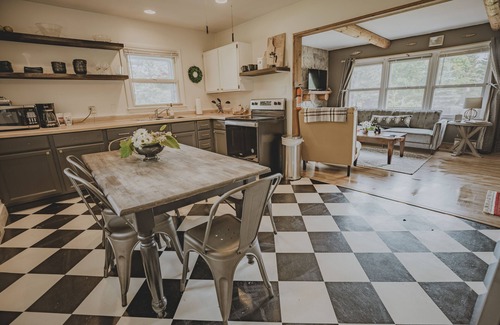 Laurium Cottage | NORTHERN LIGHTS! Attractive Year-Round Beach House on Lake Superior.
